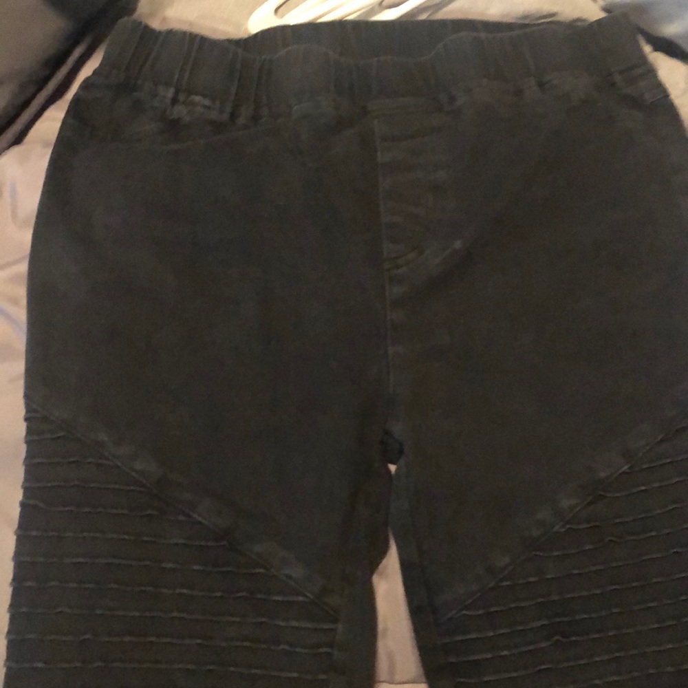 Boutique ankle pants with zippers
